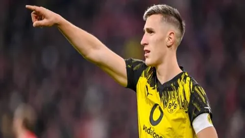 詹姆斯父子再战NBA赛场不敌骑士队